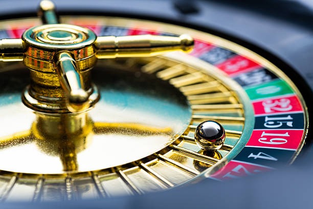 dingdong4d Aviator game interface showing climbing multiplier and cash-out button on mobile screen